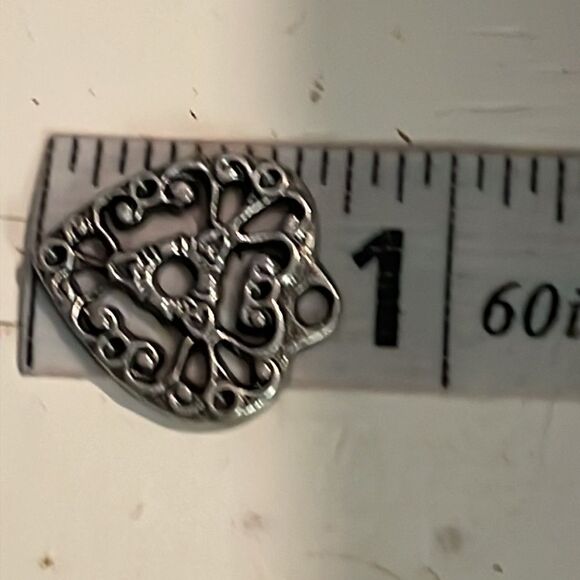 Vintage-1970s-0.75” silver tone scroll work heart charm/pendant with jump hoop - Picture 10 of 11